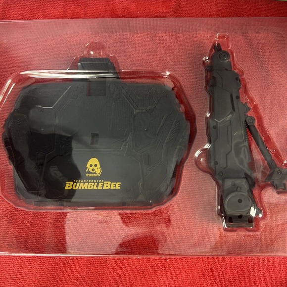 THREEZERO- TRANSFORMERS BUMBLE BEE DLX COLLECTIBLE FIGURE BUMBLEBEE - Picture 6 of 7